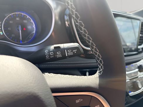 New 2026 Chrysler Pacifica Select FWD image 31