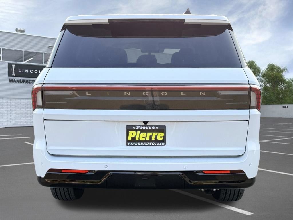 New 2027 Lincoln Navigator Premiere AWD/4WD image 6