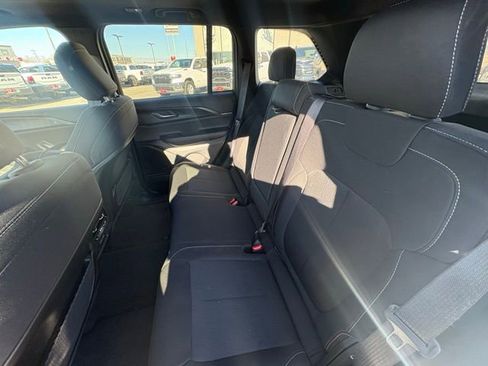 Used 2025 Jeep Grand Cherokee Laredo X w/ Luxury Tech Group I AWD/4WD image 19
