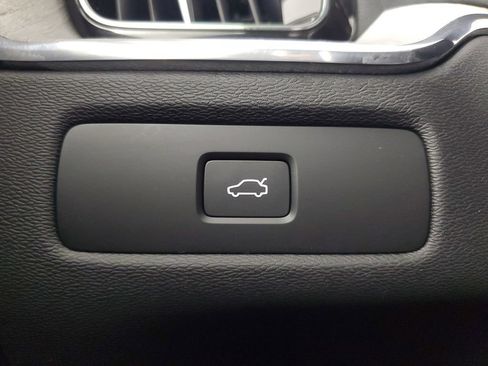 Certified 2025 Volvo XC60 B5 Plus AWD/4WD image 38