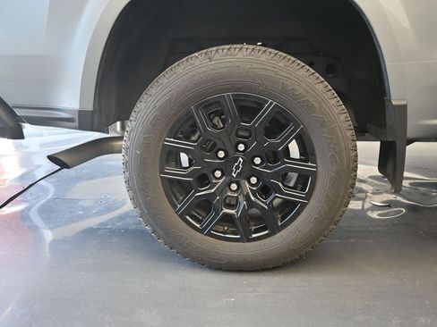 Used 2025 Chevrolet Colorado W/T w/ WT Custom Package image 9