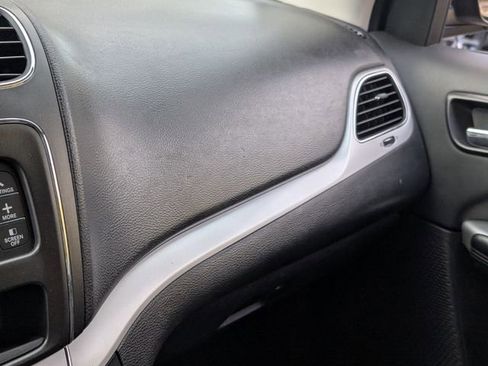 Used 2017 Dodge Journey SE w/ Flexible Seating Group image 22