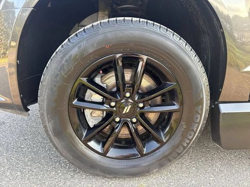 Used 2019 Dodge Grand Caravan SXT w/ Blacktop Package FWD image 10