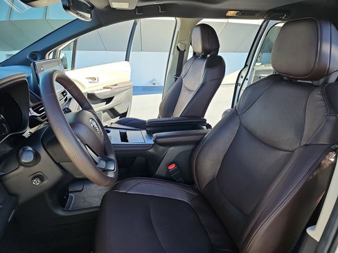 Used 2024 Toyota Sienna Platinum image 16