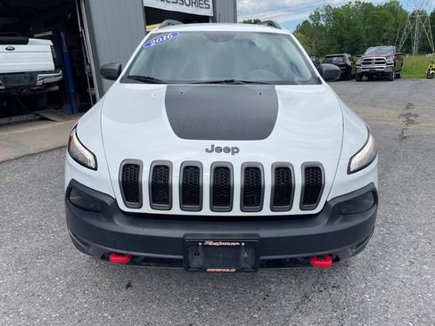 Used 2016 Jeep Cherokee Trailhawk w/ Leather Interior Group AWD/4WD image 2