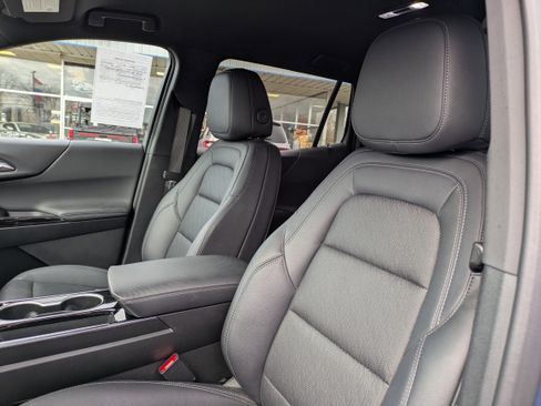 Used 2025 Chevrolet Equinox LT w/ Convenience Package II image 8