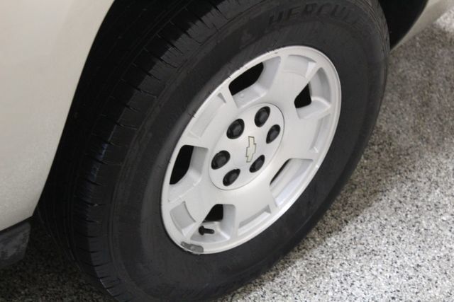 Used 2007 Chevrolet Suburban LT w/ LT Preferred Equipment Group AWD/4WD image 26