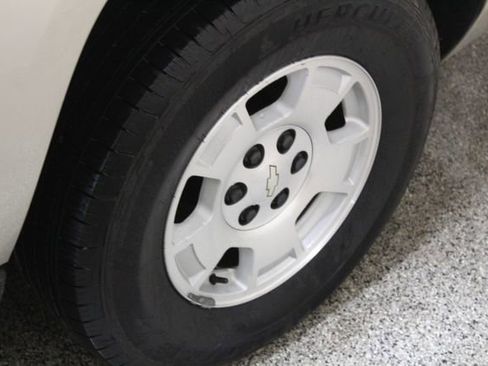 Used 2007 Chevrolet Suburban LT w/ LT Preferred Equipment Group image 26