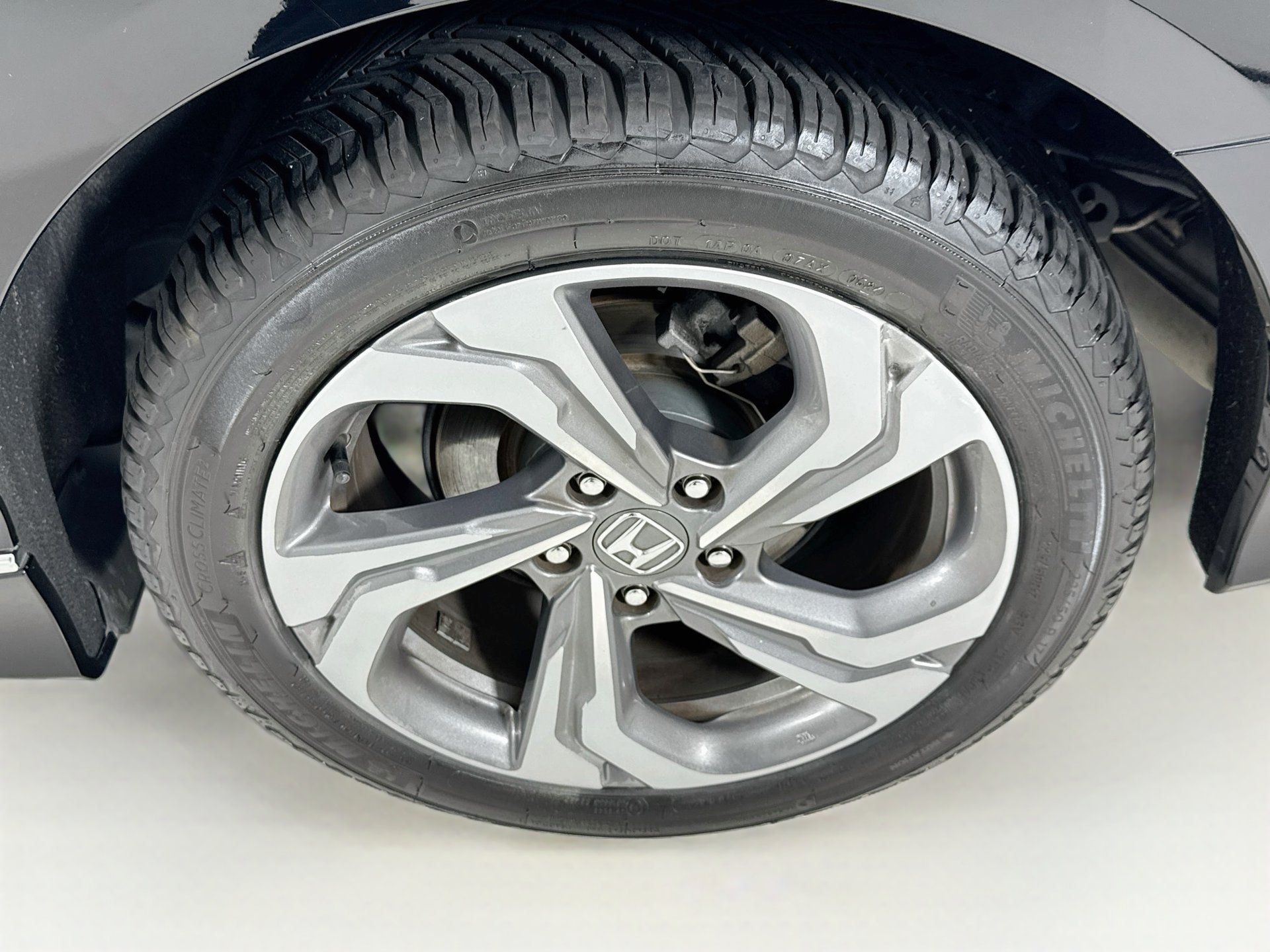 Used 2018 Honda Accord EX image 33