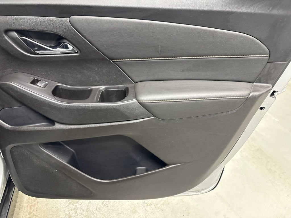 Used 2020 Chevrolet Traverse LT FWD image 11