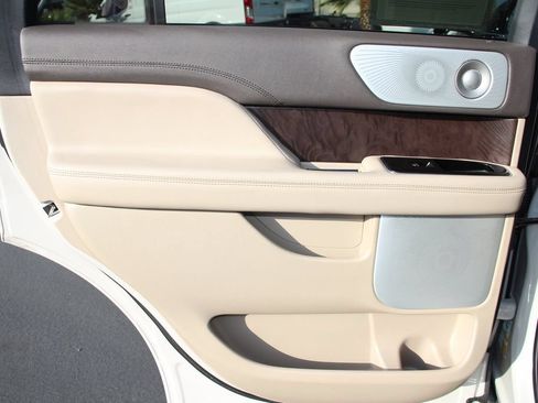 Certified 2023 Lincoln Navigator Reserve AWD/4WD image 16