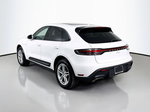 Certified 2023 Porsche Macan image 3
