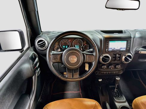Used 2018 Jeep Wrangler Unlimited Sahara w/ Connectivity Group AWD/4WD image 21