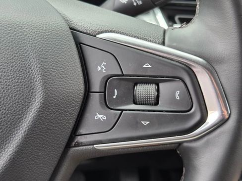 Used 2025 Chevrolet Trax LT w/ LT Convenience Package image 22