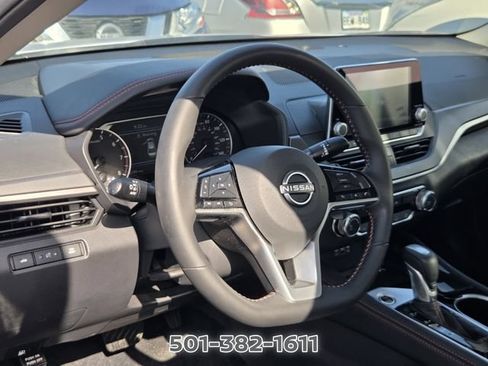 Used 2025 Nissan Altima 2.5 SR FWD image 9