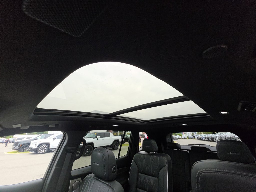 Used 2025 Buick Enclave Avenir w/ Super Cruise Package FWD image 34