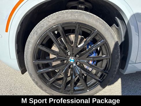 Used 2024 BMW X5 M60i image 11