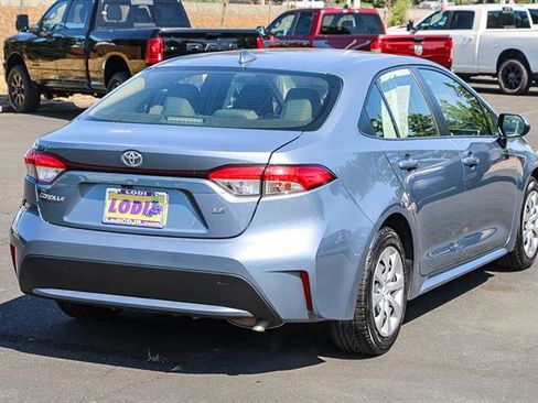 Used 2022 Toyota Corolla LE image 4