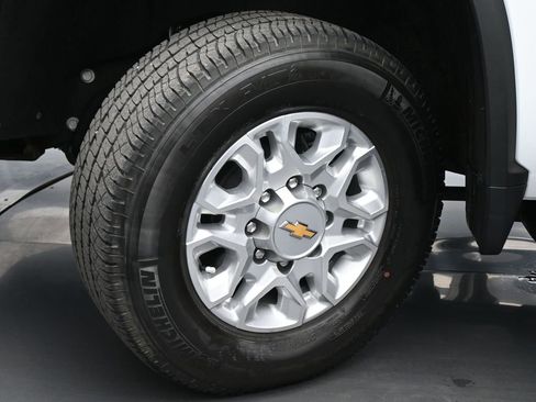 Used 2024 Chevrolet Silverado 3500 LT w/ Convenience Package image 18