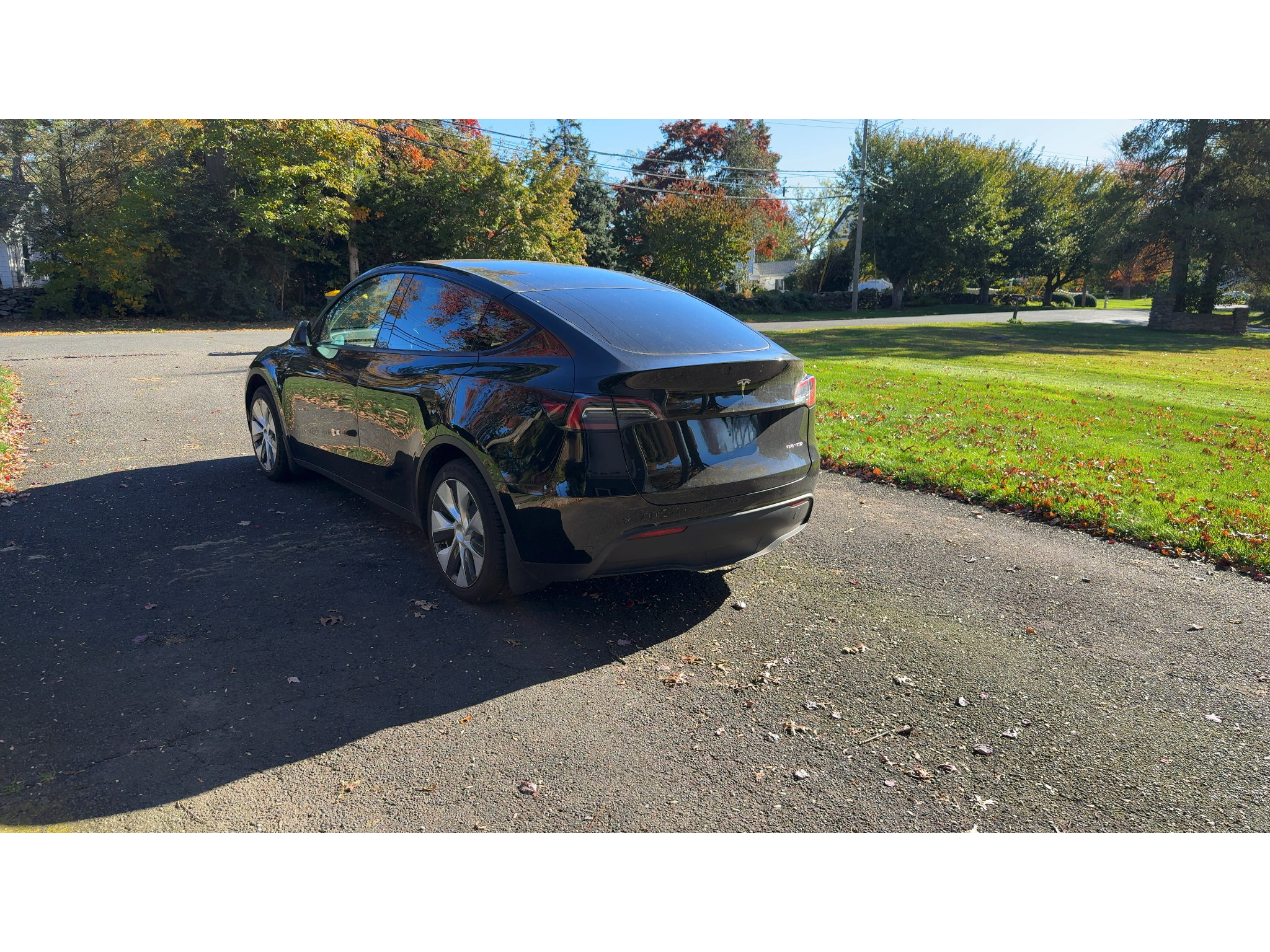 Used 2023 Tesla Model Y Long Range AWD/4WD image 2