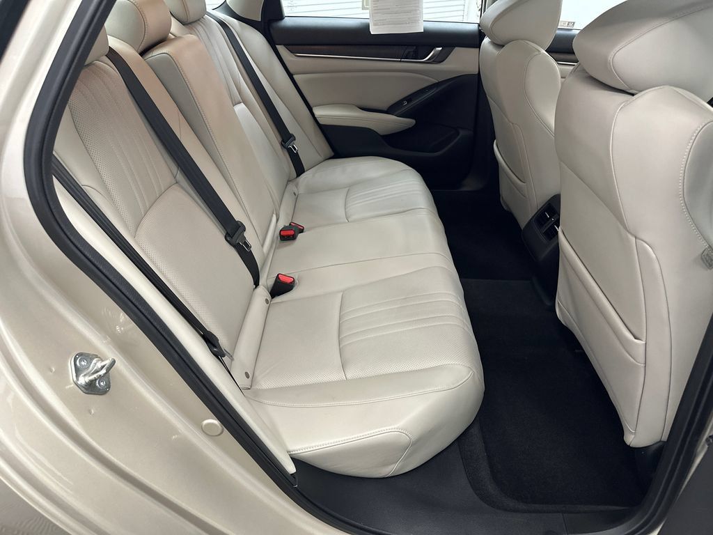 Used 2018 Honda Accord Touring image 17