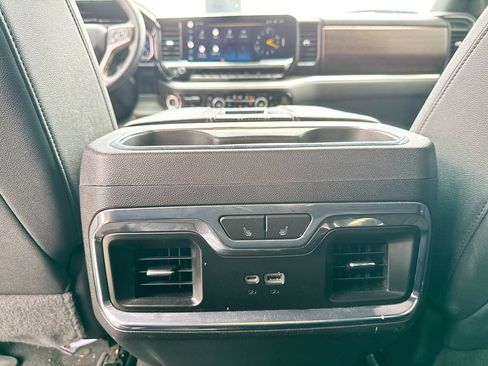 Used 2022 Chevrolet Silverado 1500 High Country w/ High Country Premium Package AWD/4WD image 23