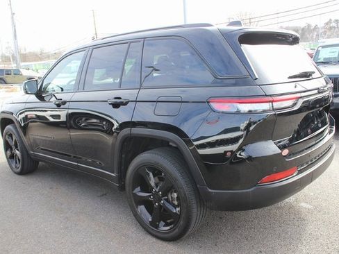 Used 2023 Jeep Grand Cherokee Altitude image 28