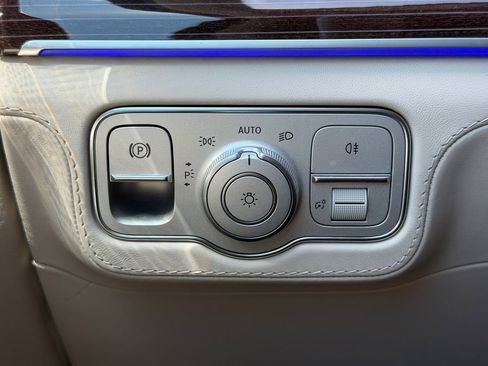 Used 2023 Mercedes-Benz Maybach GLS 600 4MATIC image 20