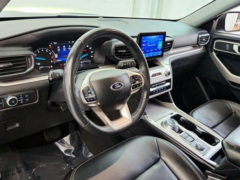 Used 2022 Ford Explorer XLT w/ Equipment Group 202A AWD/4WD image 19