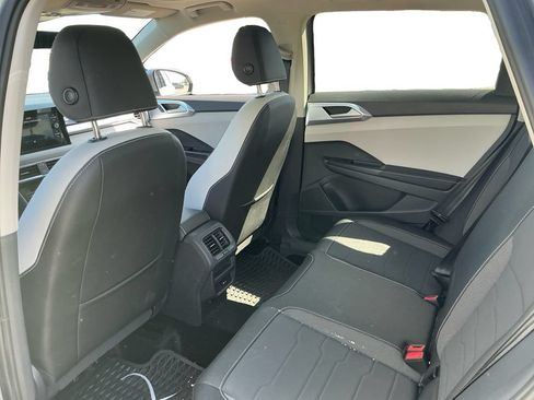 Used 2025 Volkswagen Taos SE w/ Panoramic Sunroof Package AWD/4WD image 22