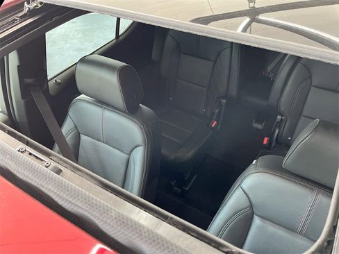 Used 2023 Chevrolet Traverse RS image 23