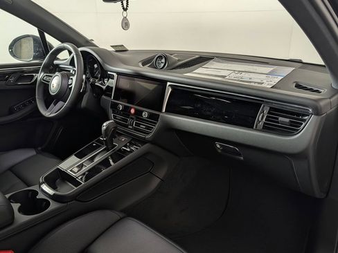 New 2026 Porsche Macan image 19