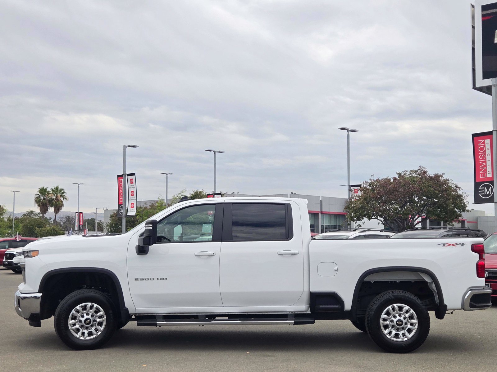Used 2025 Chevrolet Silverado 2500 LT w/ Convenience Package AWD/4WD image 4