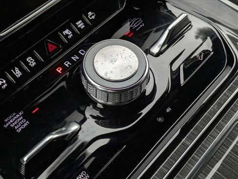 Used 2022 Jeep Wagoneer Series III w/ Flexible Seating Group image 12