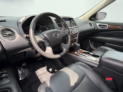 Used 2020 Nissan Pathfinder Platinum FWD image 15