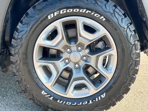 Used 2019 Jeep Cherokee Trailhawk AWD/4WD image 14