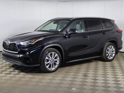 Used 2023 Toyota Highlander Limited AWD/4WD image 10