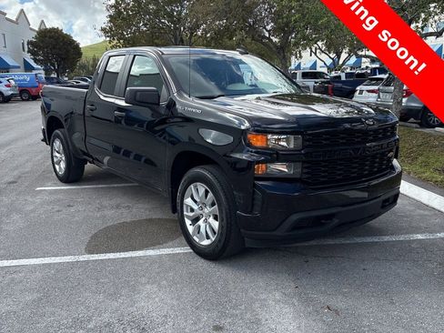 Used 2020 Chevrolet Silverado 1500 Custom w/ Custom Value Package image 2