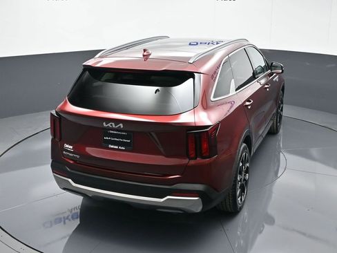Certified 2025 Kia Sorento EX w/ Panoramic Sunroof Package image 56