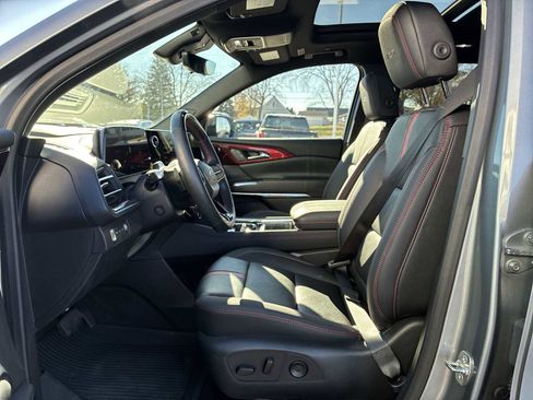 Certified 2025 Chevrolet Traverse RS image 20