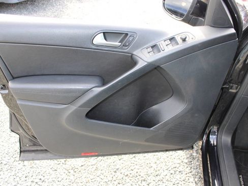 Used 2017 Volkswagen Tiguan S image 20