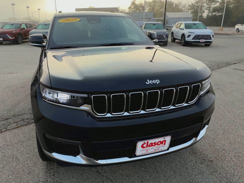 Used 2025 Jeep Grand Cherokee L Limited image 3