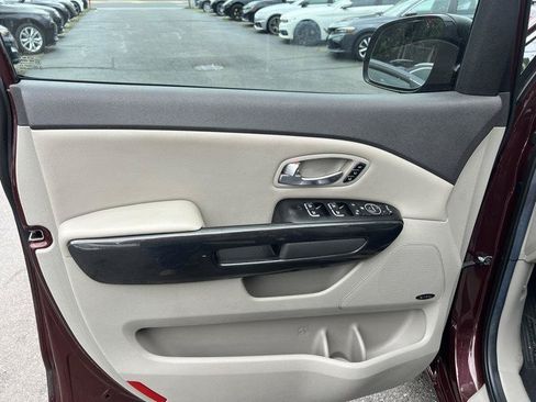 Used 2015 Kia Sedona SX FWD image 26