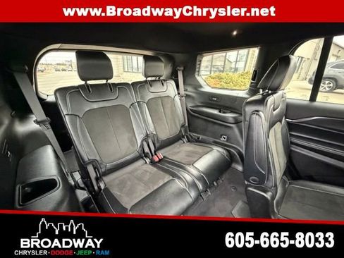 Used 2021 Jeep Grand Cherokee L Laredo image 12