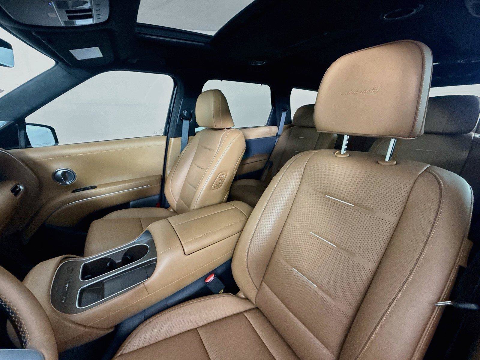 Used 2026 Hyundai Palisade Calligraphy FWD image 3