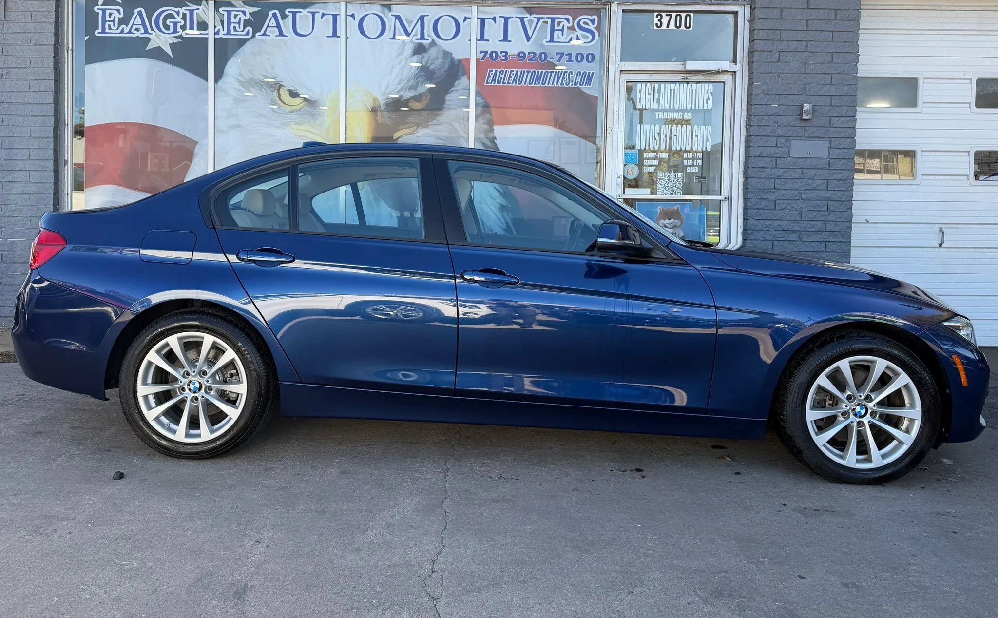 Used 2018 BMW 320i xDrive Sedan w/ Convenience Package AWD/4WD image 2