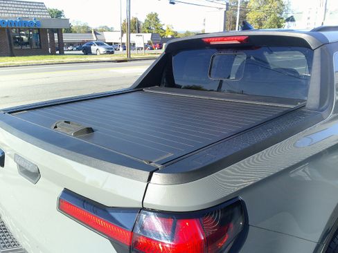 Used 2022 Hyundai Santa Cruz SEL Premium image 11