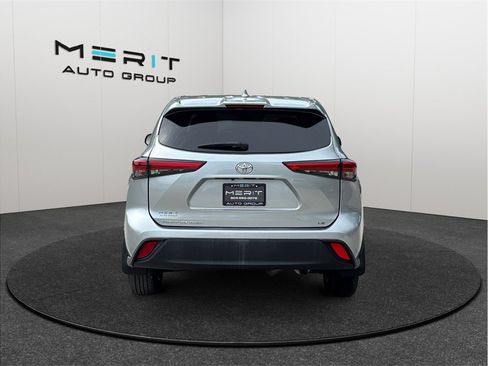 Used 2020 Toyota Highlander LE FWD image 8