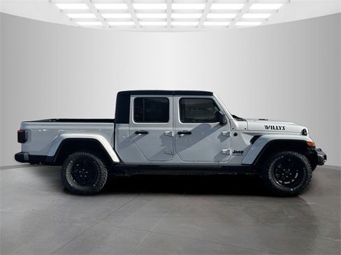 Certified 2025 Jeep Gladiator Willys image 8