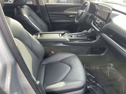 Used 2024 Toyota Grand Highlander XLE FWD image 46
